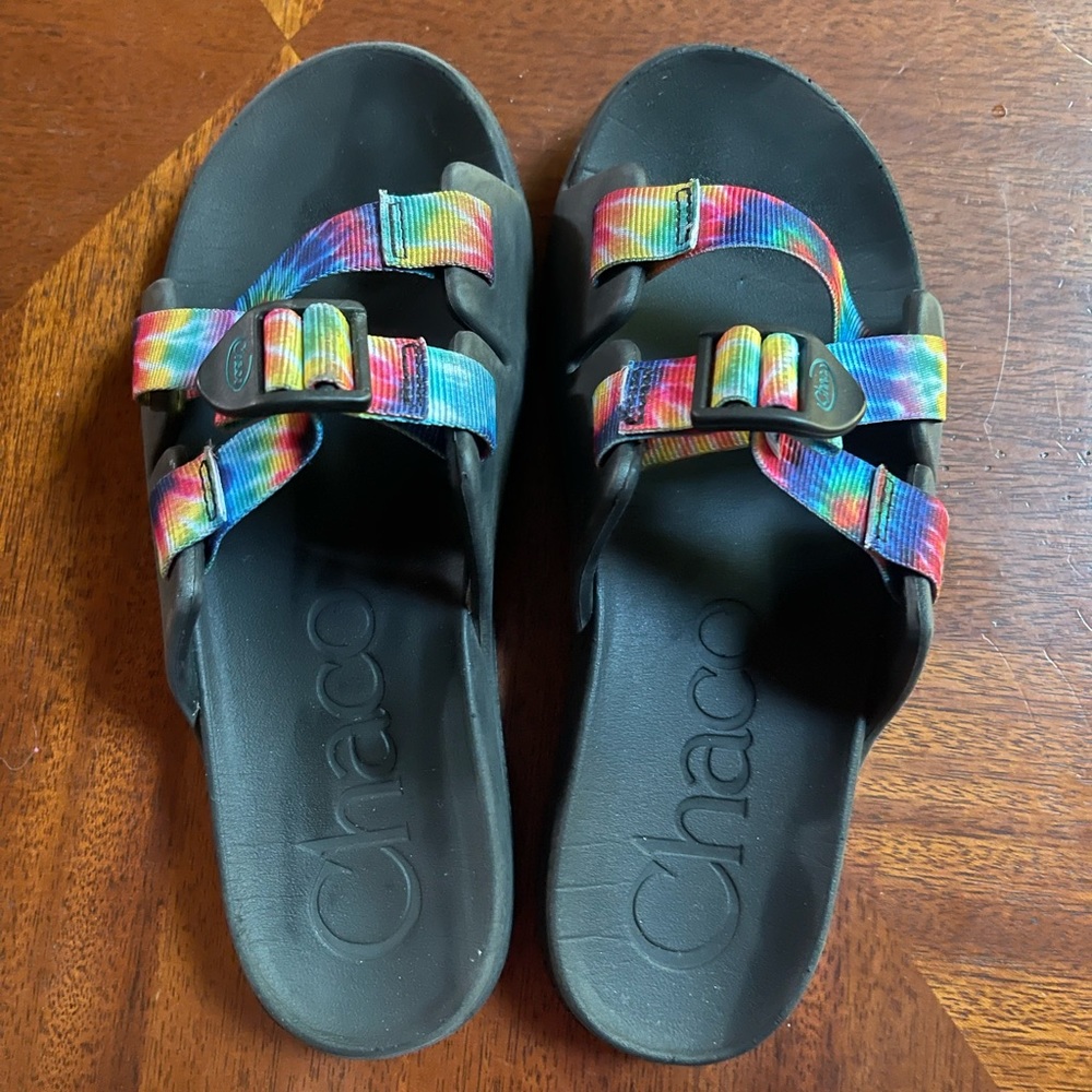 Kids Chacos size 6 Chillos